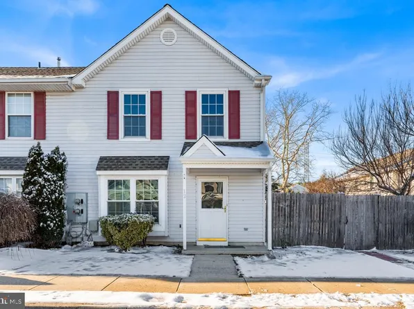 12 Ford Ln, Berlin, NJ 08009