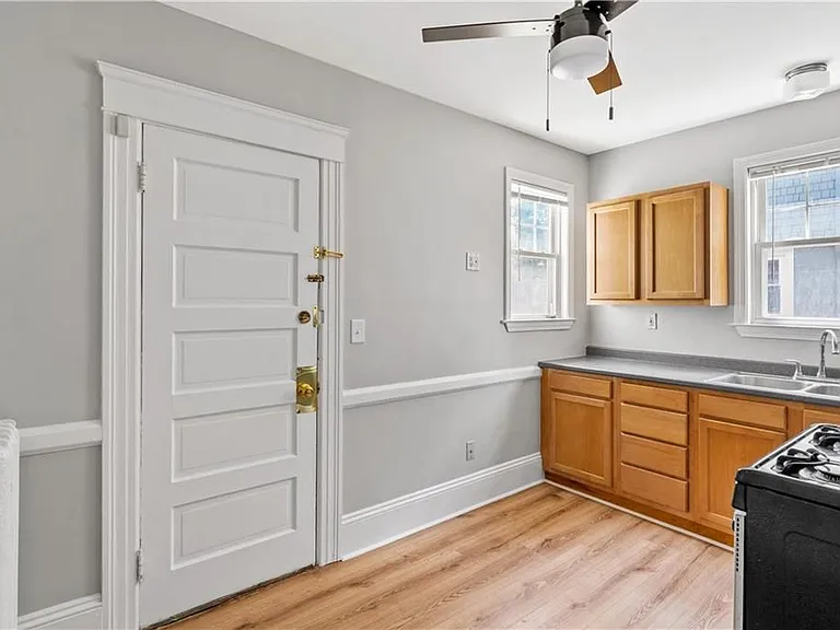 155 Irving Ave — Photo 8