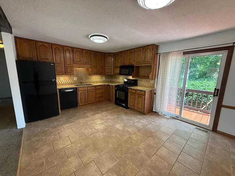 5360 Glencullen Way — Photo 8