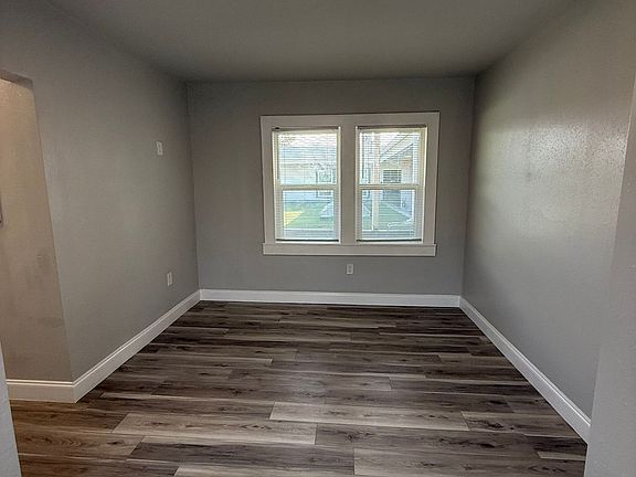 2nd image of 14 21st St N #17626400