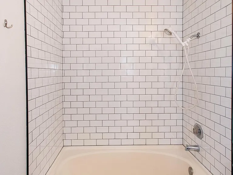 2226 Coroval Dr — Photo 15