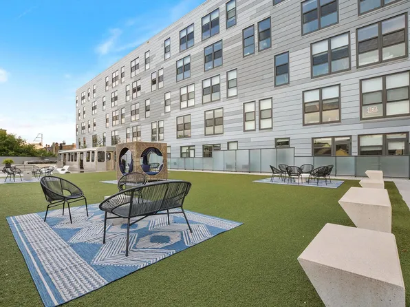 L Logan, 2211 N Milwaukee Ave Unit 510, Chicago, IL 60647