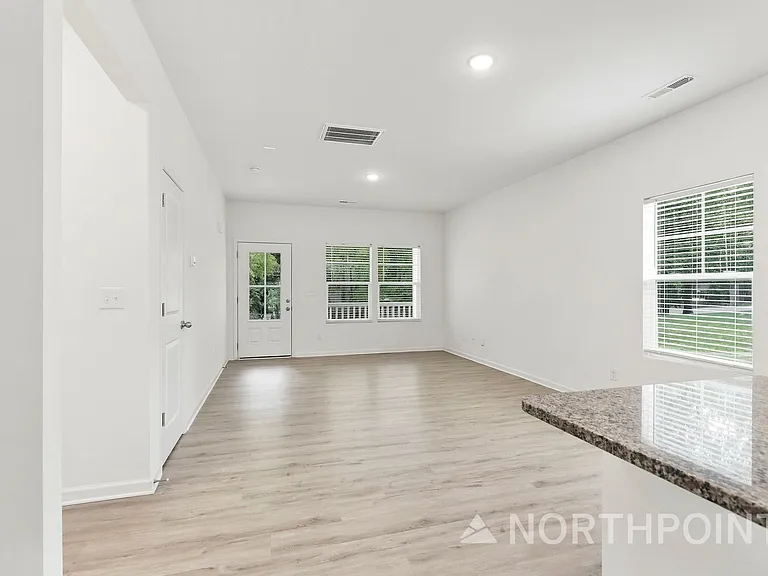 4105 Snyder Dr — Photo 3