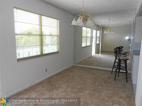 3rd image of 3073 Oakridge Dr #F