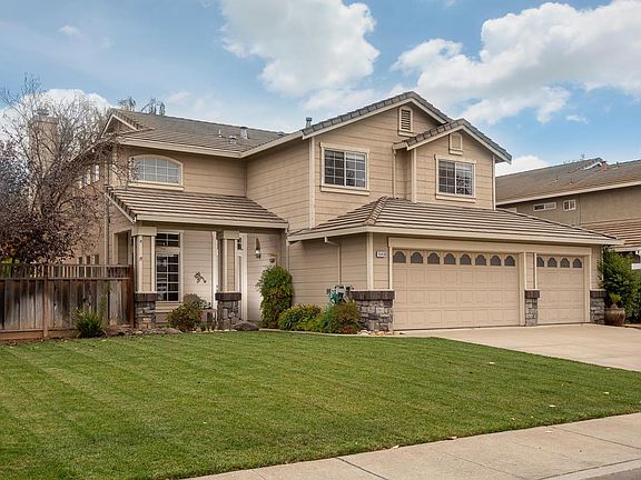 2nd image of 15410 La Arboleda Way