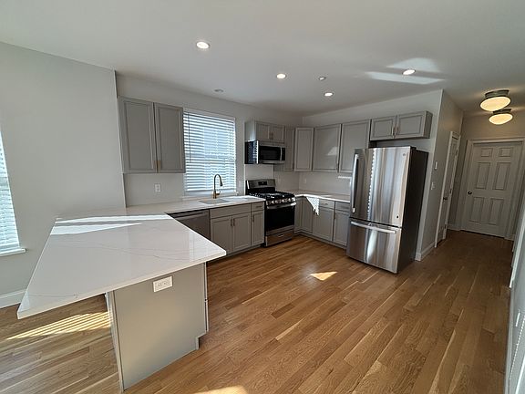 5th image of 173 Valley St APT 1