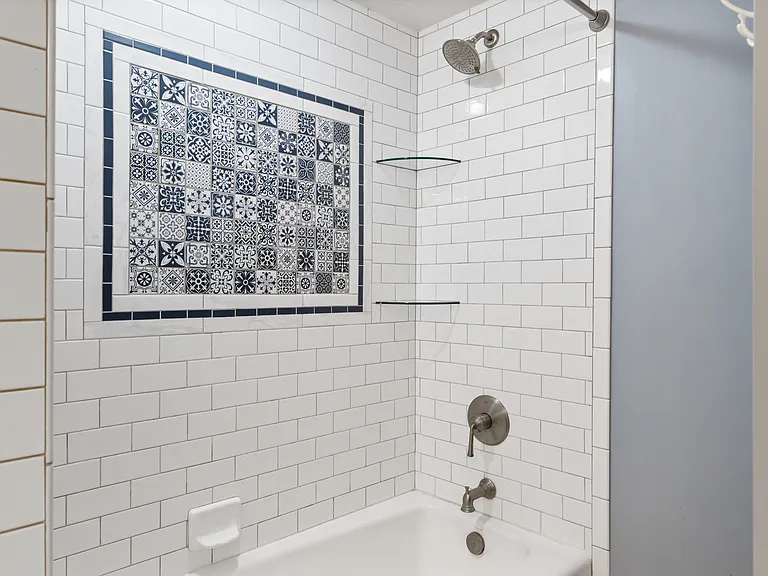 8 N 325 E — Photo 13