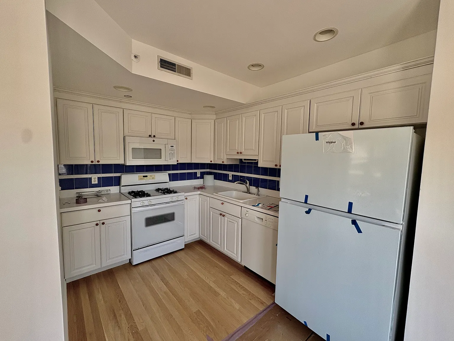 1 bed, 684 sqft, $3,200 — Photo 2