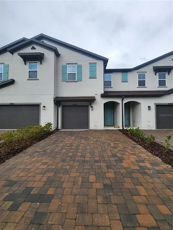 3 bed, 2.5 bath, 1628 sqft, $2,400 — Photo 3