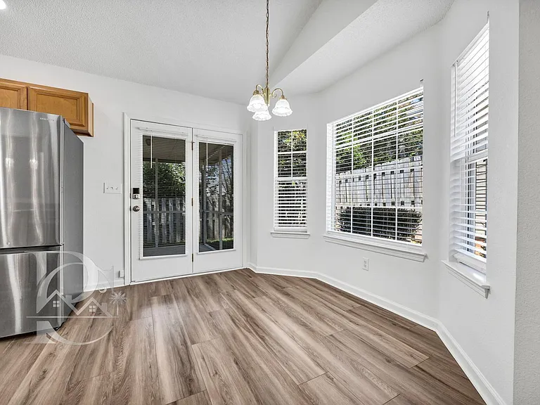 112 Ivy Garden Ln — Photo 7