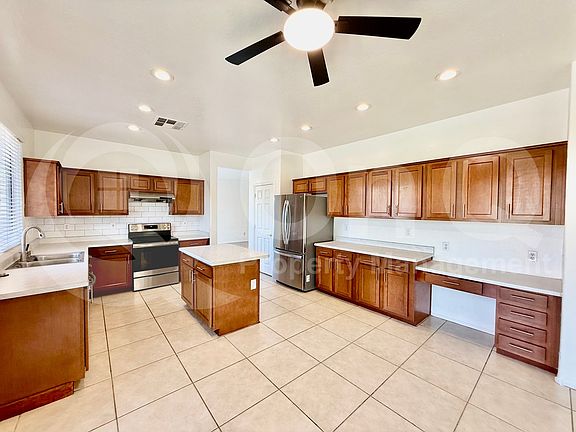 3rd image of 9940 E Medina Ave
