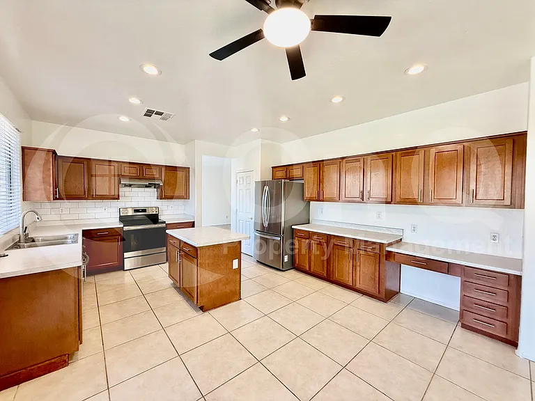9940 E Medina Ave — Photo 3