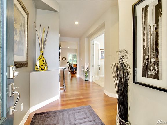 2nd image of 8419 Vashon Dr NE