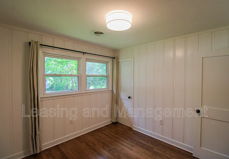 927 Holly Ct — Photo 12