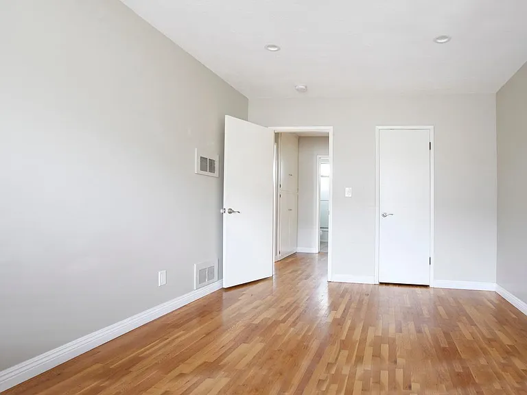 6256 Beck Ave #4 — Photo 13