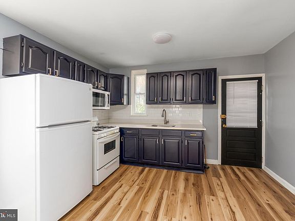 5th image of 2646 Lauretta Ave
