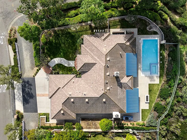 2309 Skyline Dr — Photo 20