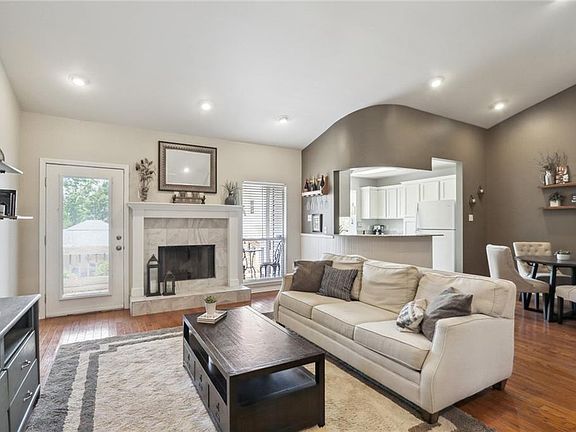 3rd image of 836 Old Metairie Pl