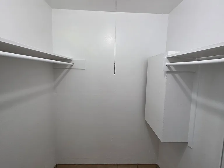 900 W 8th St #10 — Photo 8