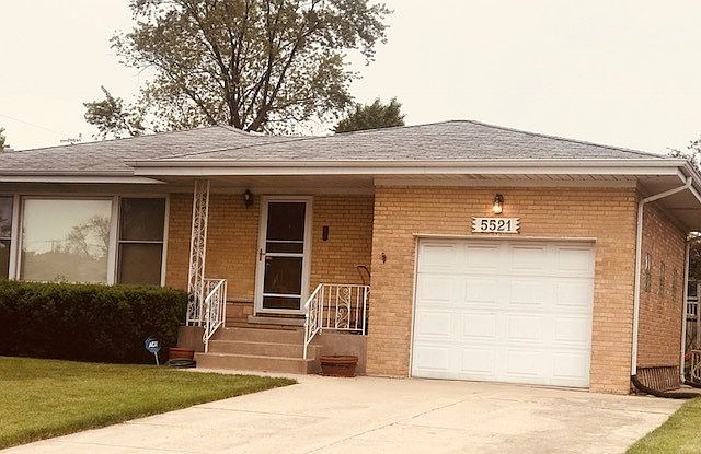 1st image of 5521 N Redwood Dr