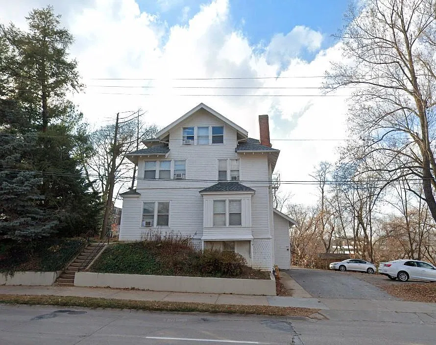 615 N Dubuque St — Photo 1