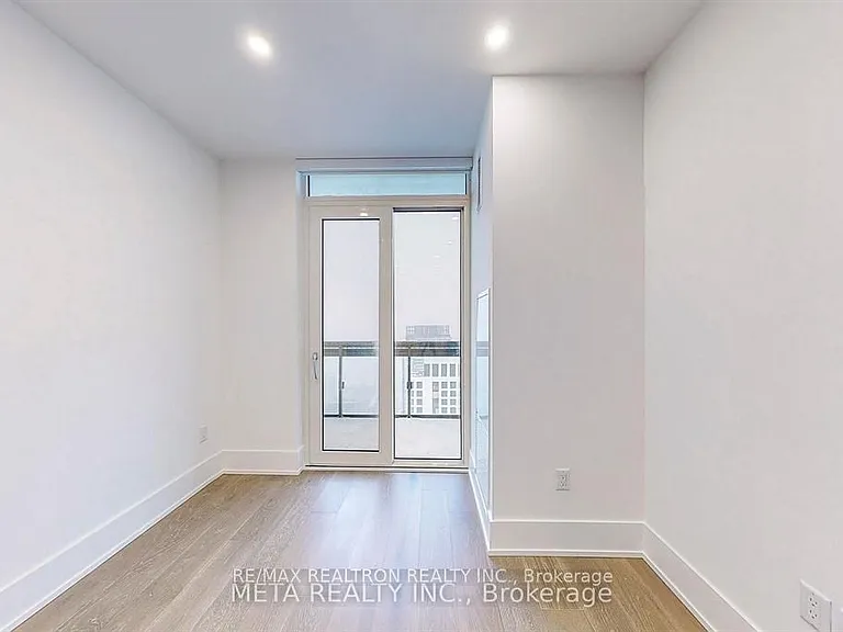 39 Roehampton Ave #4301 — Photo 3