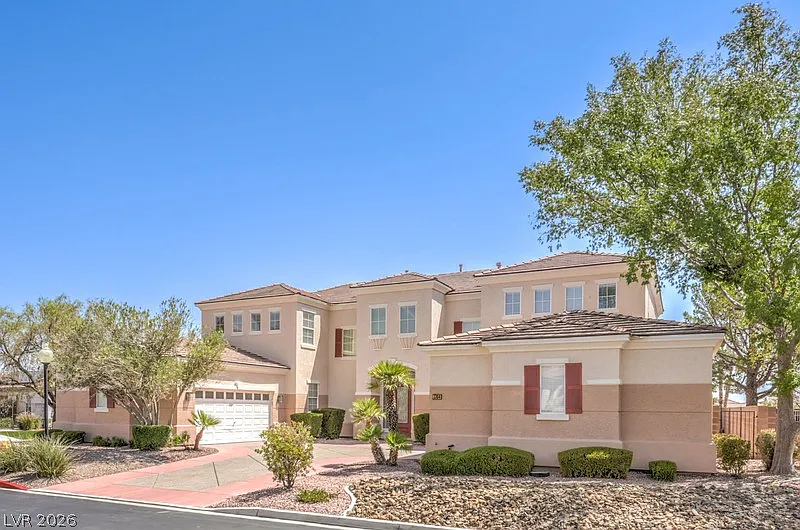 5 bed, 4.5 bath, 3925 sqft, $4,500 — Photo 2