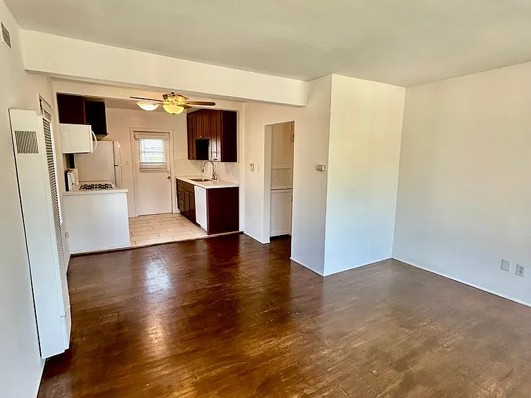 Charming and Bright 2 bed 1 bath in Point Loma — Photo 6
