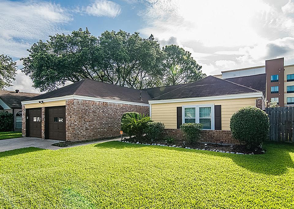 1st image of 3811 Quitman Dr