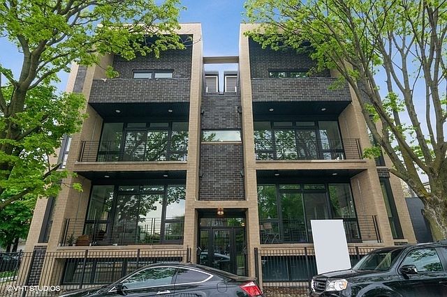 1st image of 2204 N Oakley Ave #3N