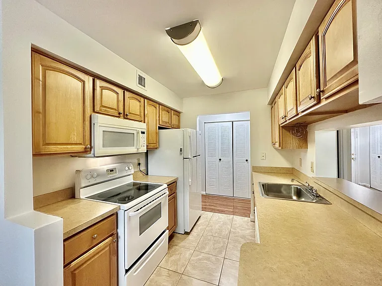 9877 Westview Dr #623 — Photo 12