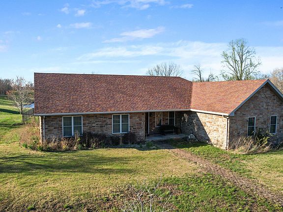 2nd image of 450 Spring Hill Ln