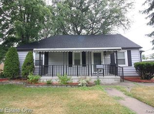 18546 Eastwood Dr, Harper Woods, MI 48225