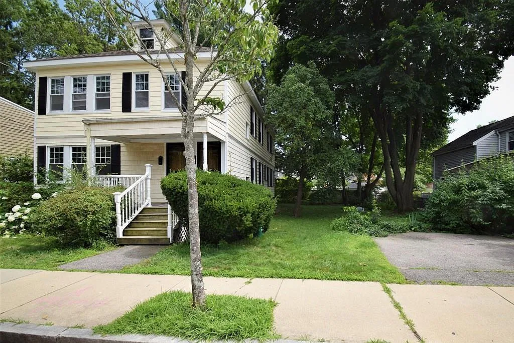 2 bed, 1.0 bath, 1104 sqft, $2,450 — Photo 1