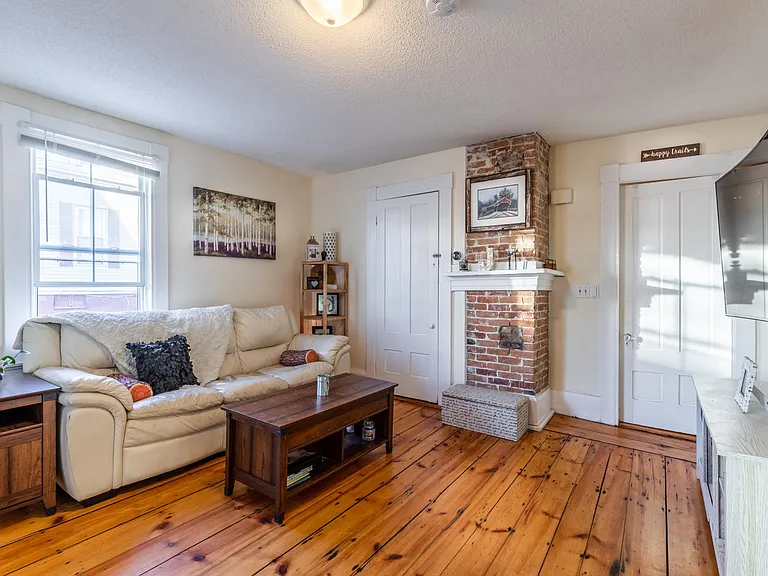 439 Islington St #1 — Photo 4