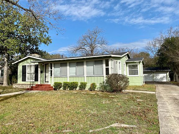 3rd image of 111 Larkwood Dr
