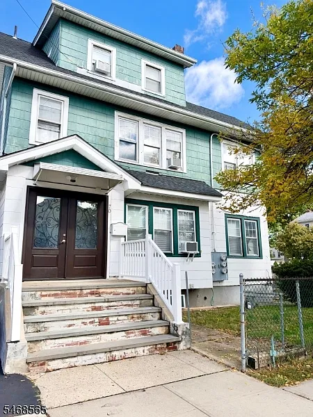 2 bed, 1.0 bath, $2,800 — Photo 1