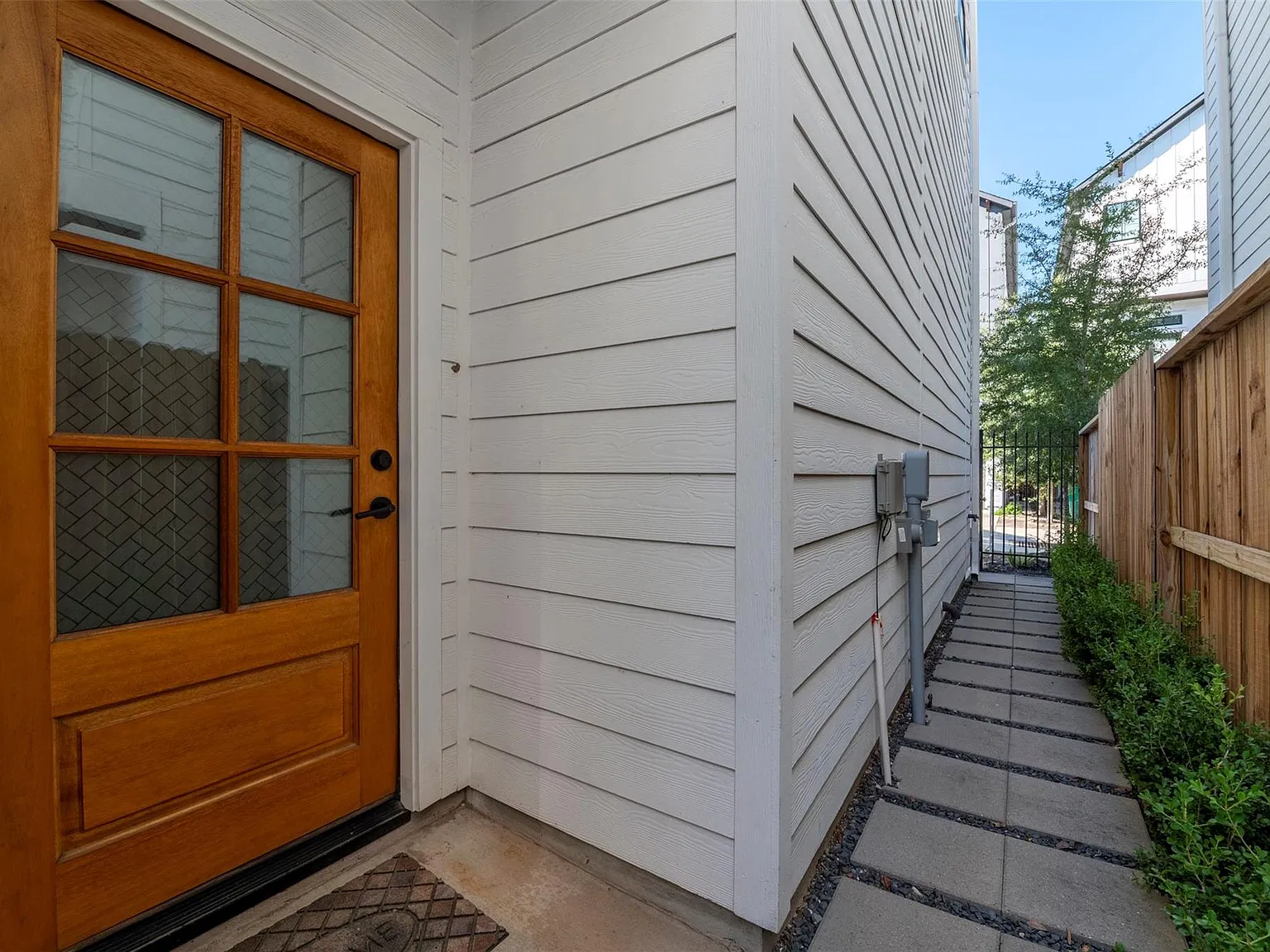 3 bed, 3.5 bath, 1886 sqft, $2,600 — Photo 4