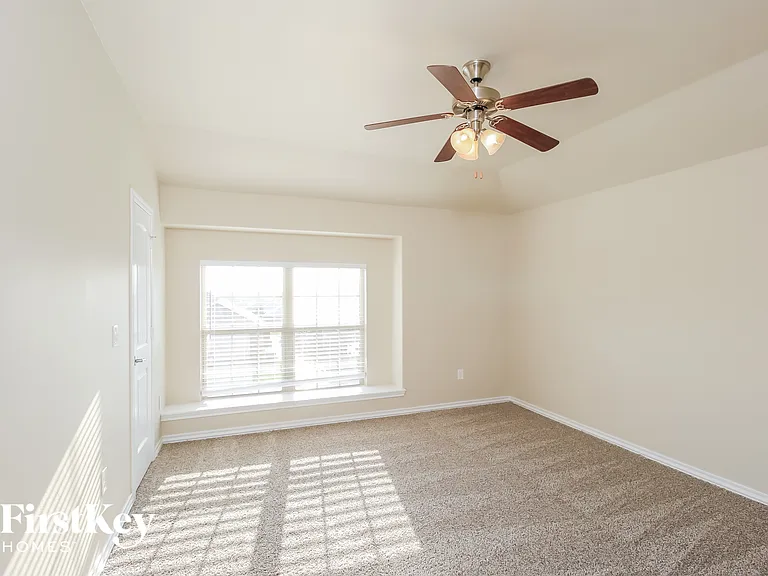 9708 Allie Hope Ln — Photo 8