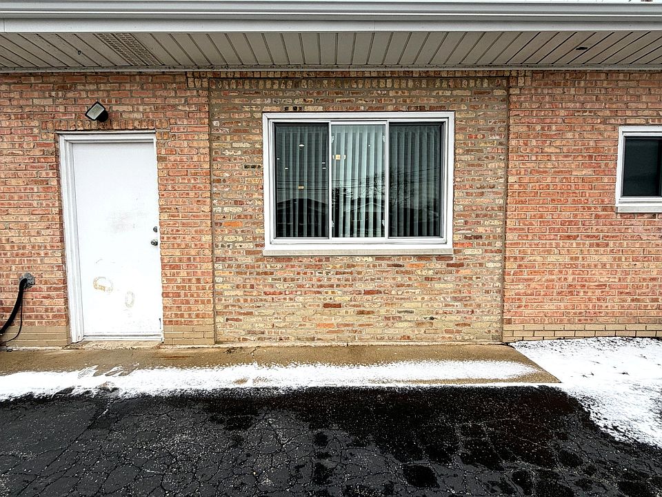 1st image of 4809 W 103rd St #1R
