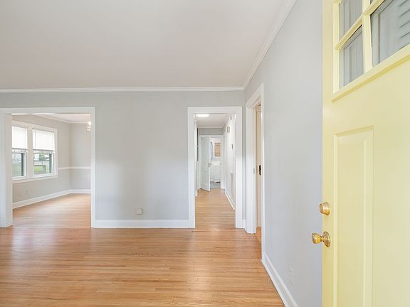 3rd image of 916 N Church St