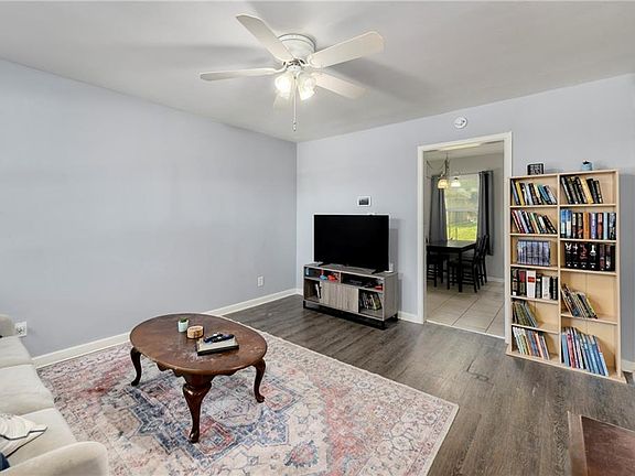5th image of 606 E Zaun Ave