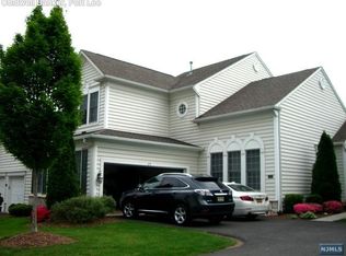 29 Mulberry Ct, Paramus, NJ 07652