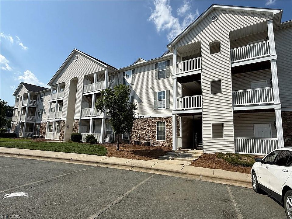 1st image of 3009 Winston Dr