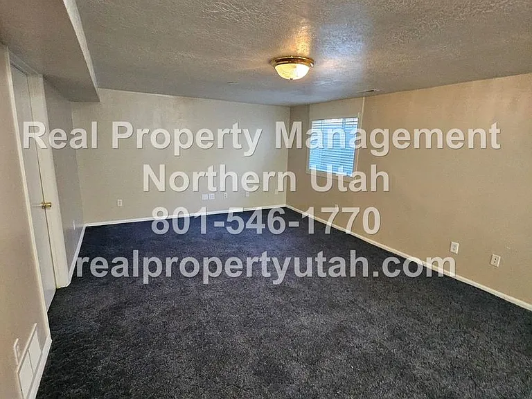 720 Belnap Cir — Photo 14
