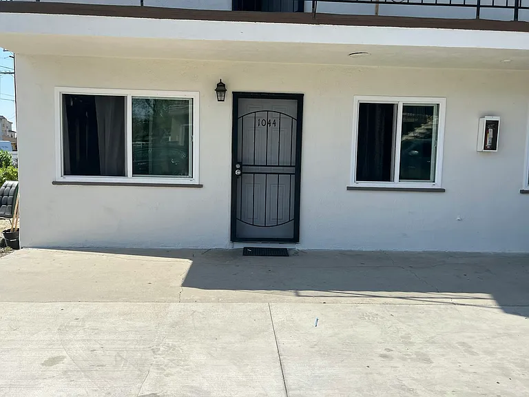1044 Wallgreen St — Photo 9