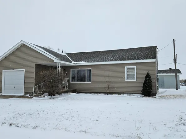 210 Arapahoe St, Schoenchen, KS 67667