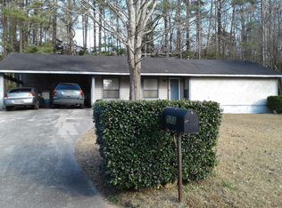 573 Aberdeen Dr, Stone Mountain, GA