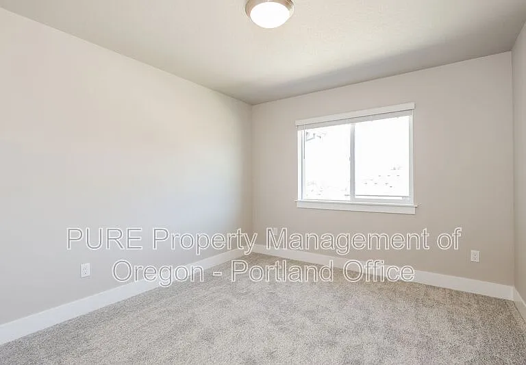 512 NE Trillium Dr — Photo 15