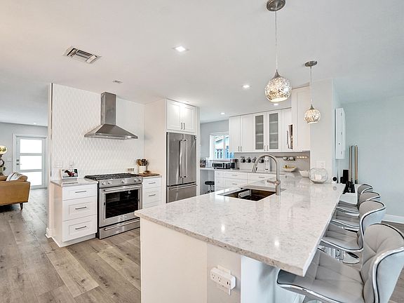 4th image of 381 SE 3rd Street